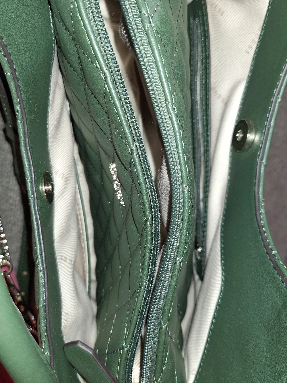Steve Madden Quilted Green Shoulder Bag with Gold Chain - Picture 3 of 3